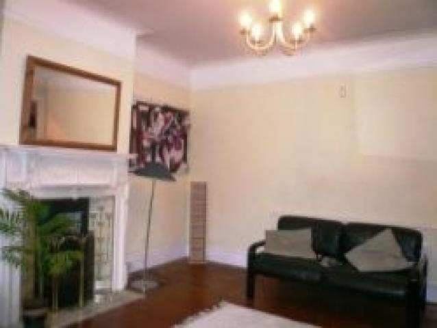 			2 Bedroom, 1 bath, 1 reception Flat			 Stanhope Avenue, FINCHLEY CENTRAL